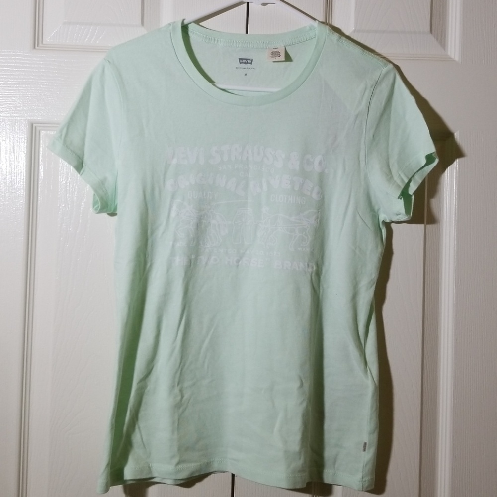 Levi's light green woman tshirt
